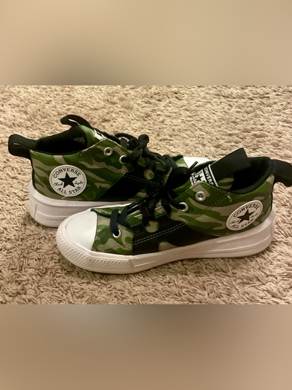 Converse Kids Green Camo Low-Top Sneakers Size 2 Timeless Classic LIKE NEW